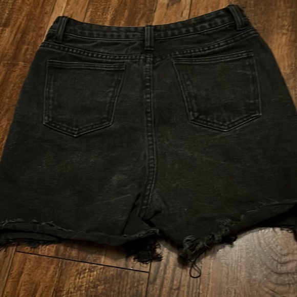 Princess polly black shorts - Picture 2 of 3